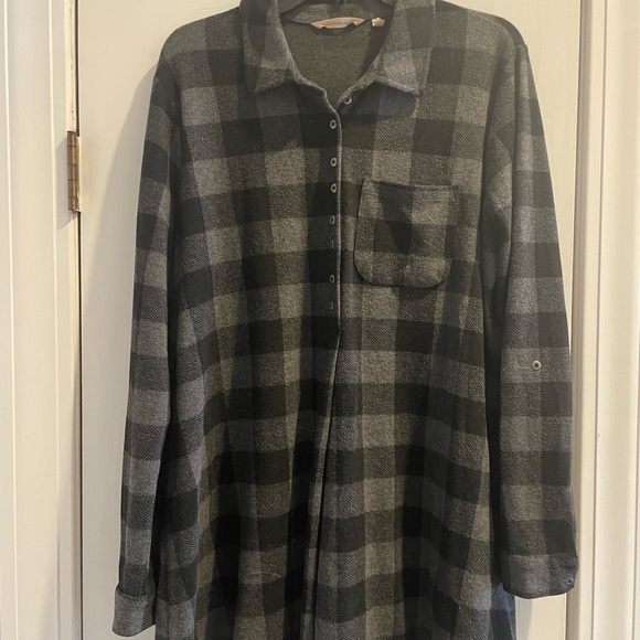 Soft Surroundings Mad about Plaid Black and Gray Buffalo check Tunic. Large - Picture 6 of 9